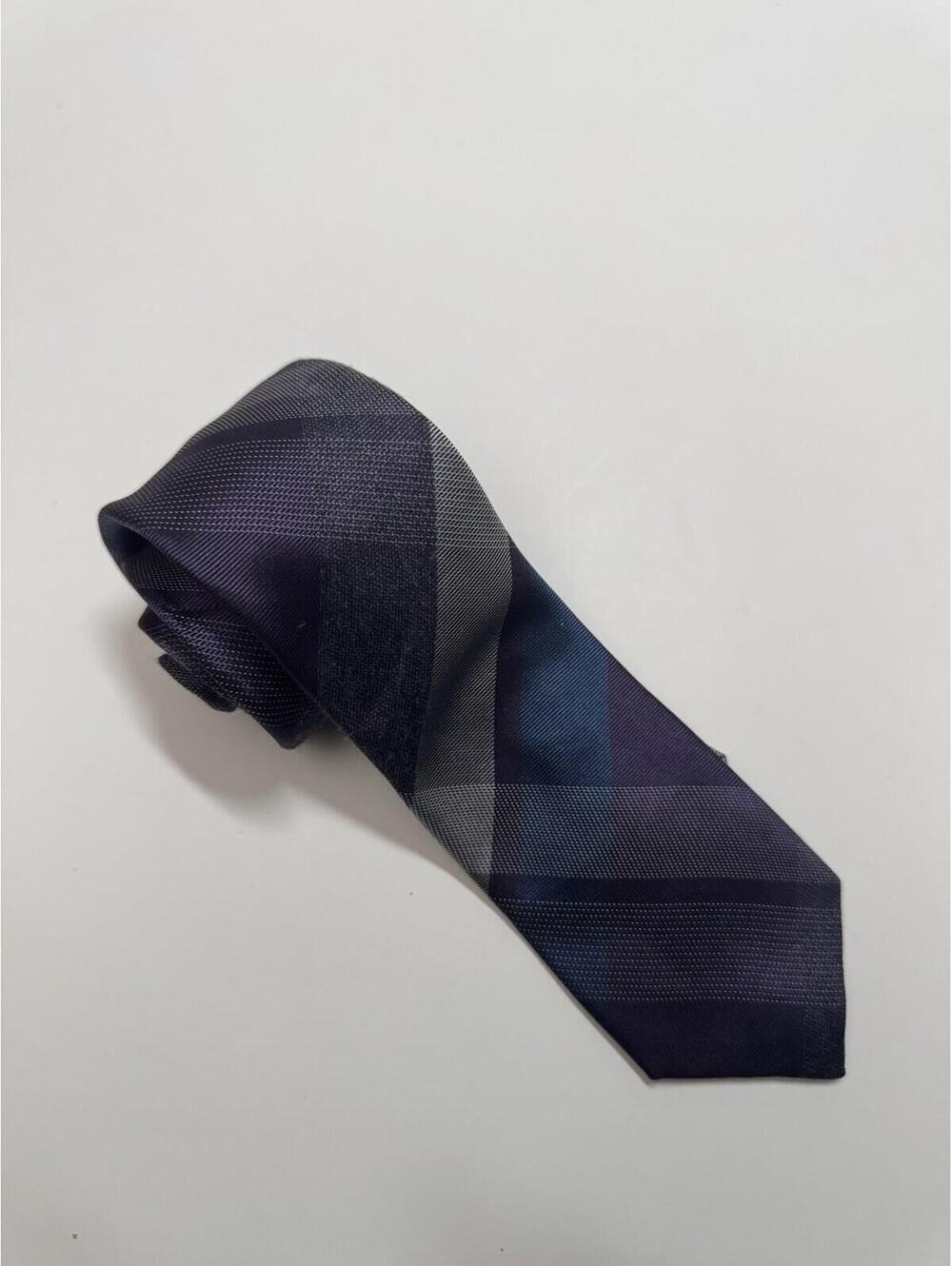 Kenneth Cole Reaction Silk Blend Tie In‎ Purple And Silver Plaid